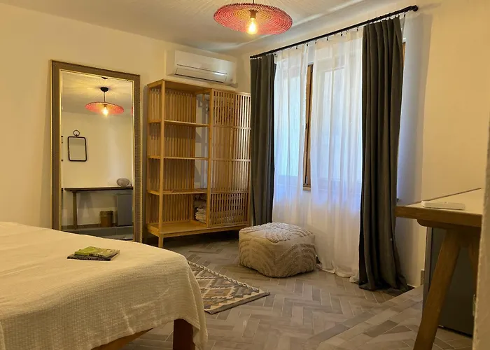 בית הארחה Casa Mint 4*